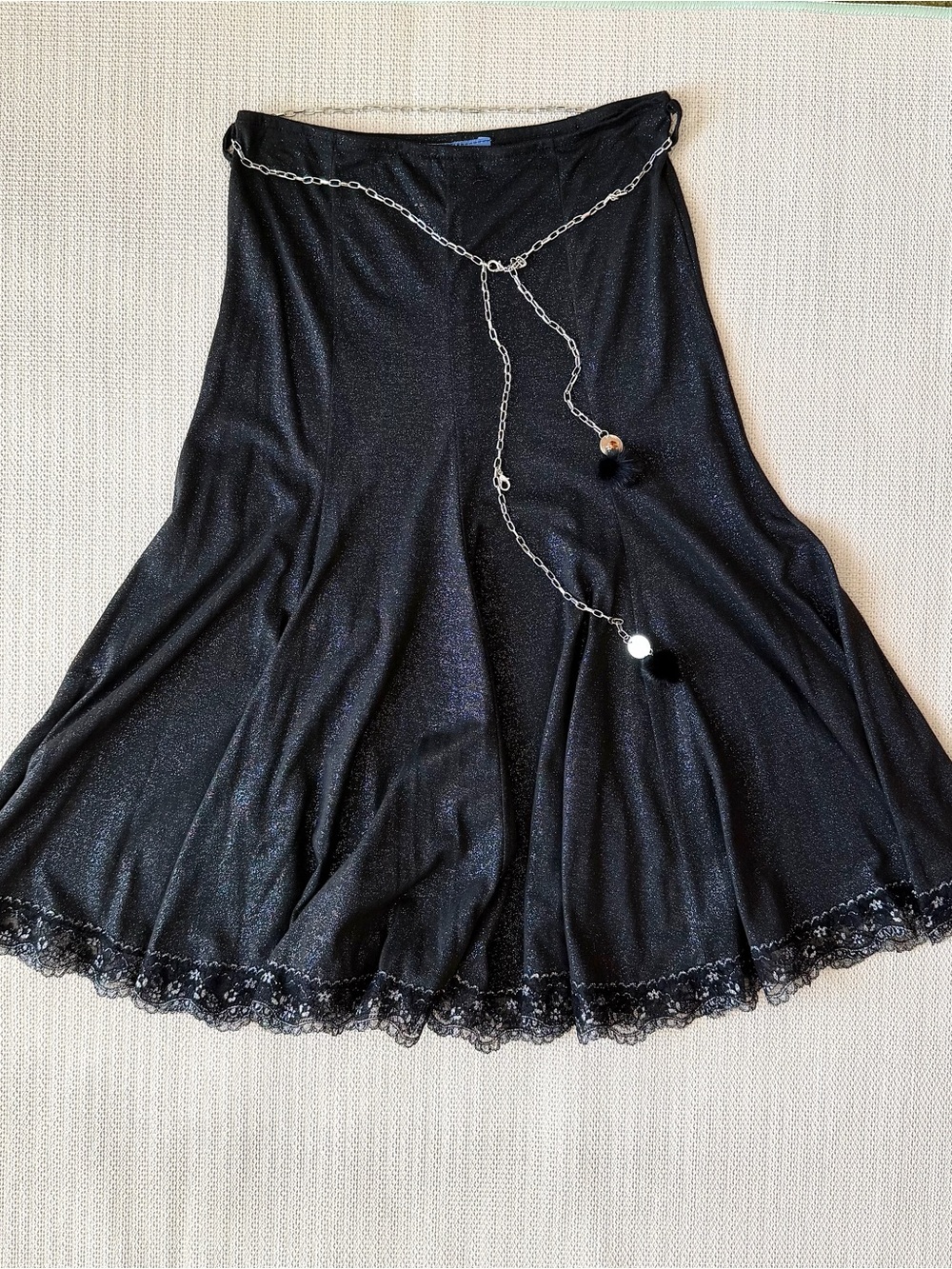 Vintage Euro Black Y2K Metallic Fabric Lace Trim Midi Skirt with chain belt